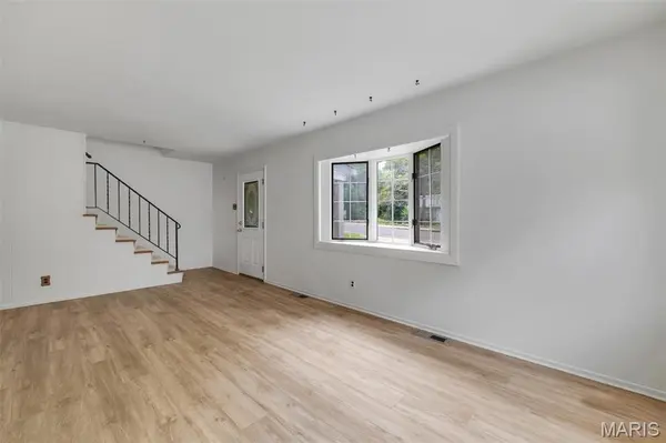 640 S Sappington RD, Kirkwood, MO 63122