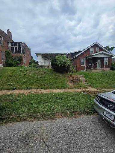1039 Gimblin ST, St Louis, MO 63147