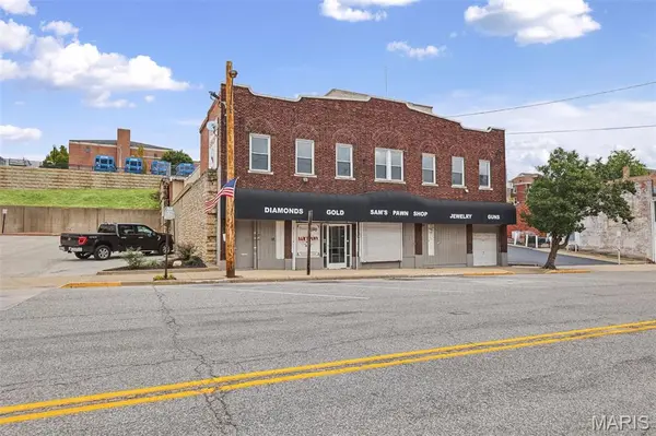 208 E Broadway, Alton, IL 62002