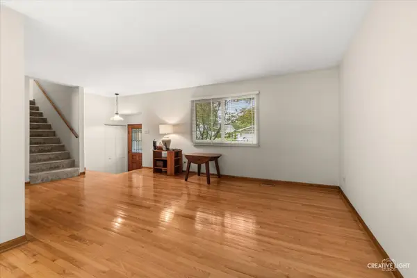 2S111 Lynn CT, Warrenville, IL 60555