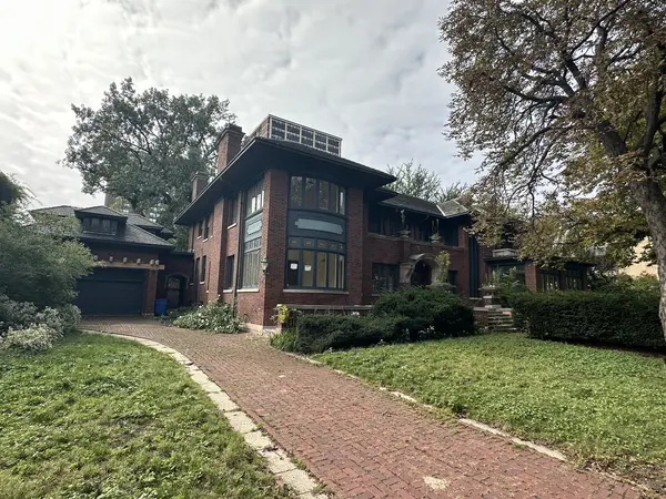 817 W Hutchinson ST, Chicago, IL 60613