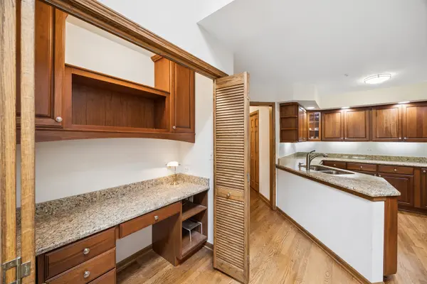 11134 Indian Woods DR, Indian Head Park, IL 60525