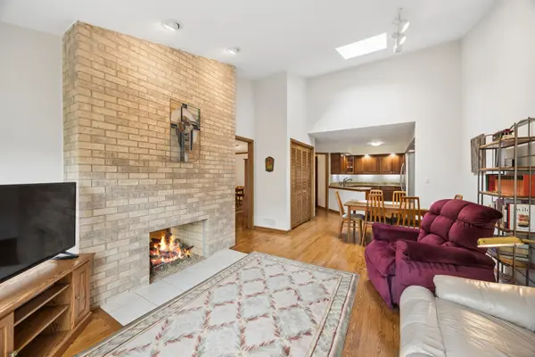 11134 Indian Woods DR, Indian Head Park, IL 60525