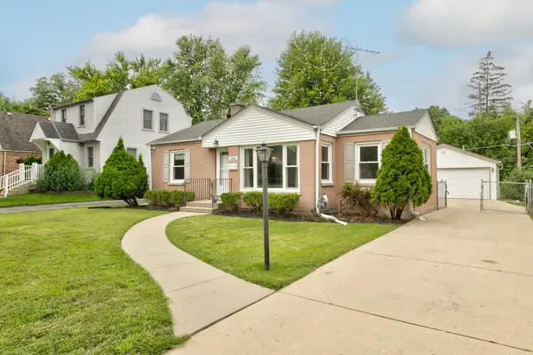 384 S Wolf RD S, Des Plaines, IL 60016