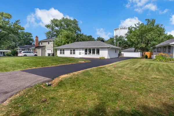 727 SKYLINE DR, Barrington, IL 60010