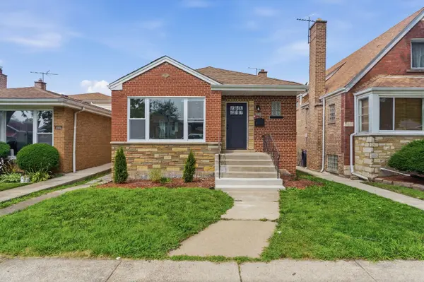 8820 S Ridgeland AVE, Chicago, IL 60617