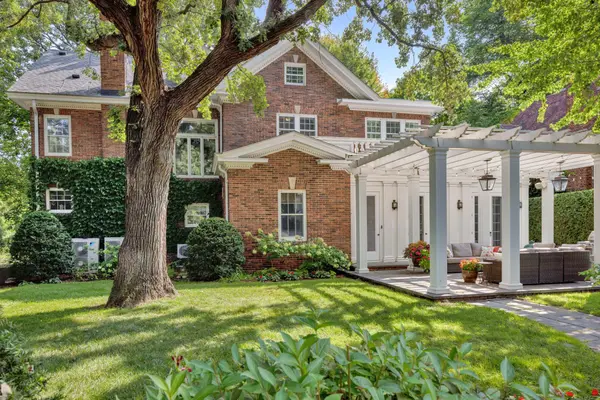 2400 W Lake Of The Isles Pkwy, Minneapolis, MN 55405