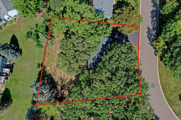 16015 Oak Shore DR, Lakeville, MN 55044