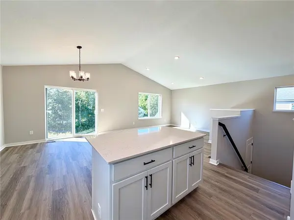 1827 Pierce ST S, Cambridge, MN 55008