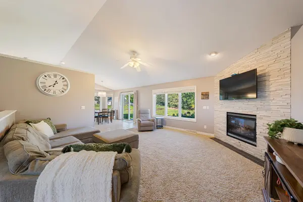 W2246 RASPBERRY LN, Appleton, WI 54913