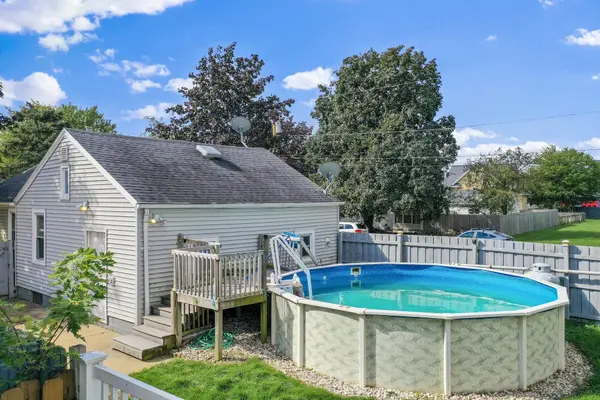 1722 W MURDOCK AVE, Oshkosh, WI 54901-2129