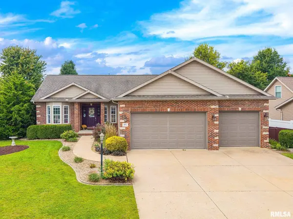 827 STONELAKE DR, Metamora, IL 61548