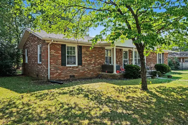 915 Temple Ct, Murfreesboro, TN 37130