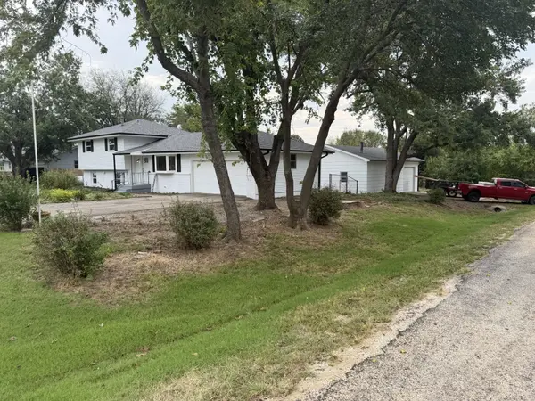 349 Robson, Salina, KS 67401