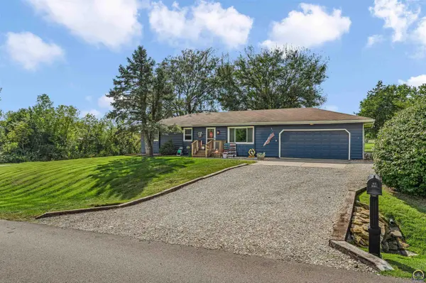 5001 NW Kendall DR, Topeka, KS 66618