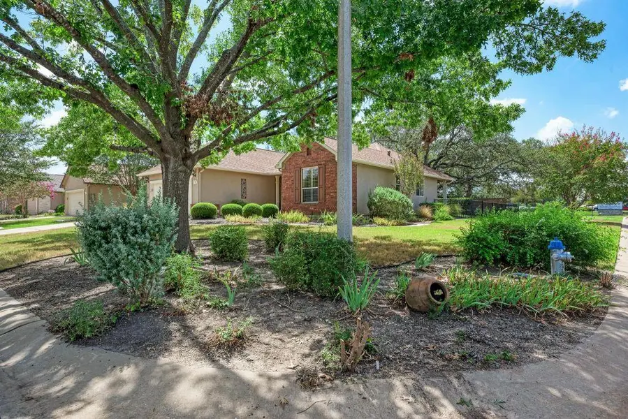 101 Dewberry DR, Georgetown, TX 78633