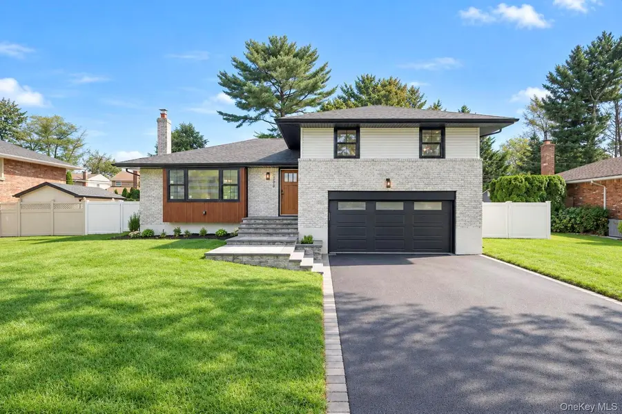 2056 Stratford DR, Westbury, NY 11590