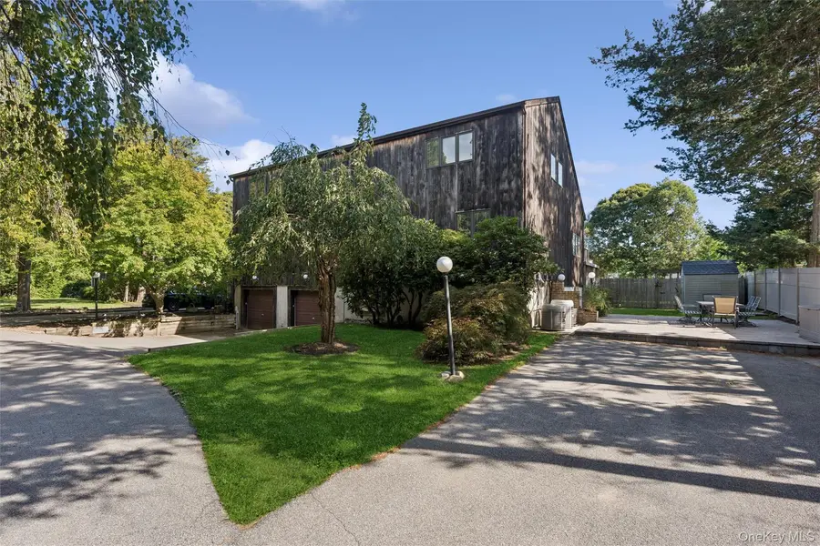 624 Noyack RD, Southampton, NY 11968
