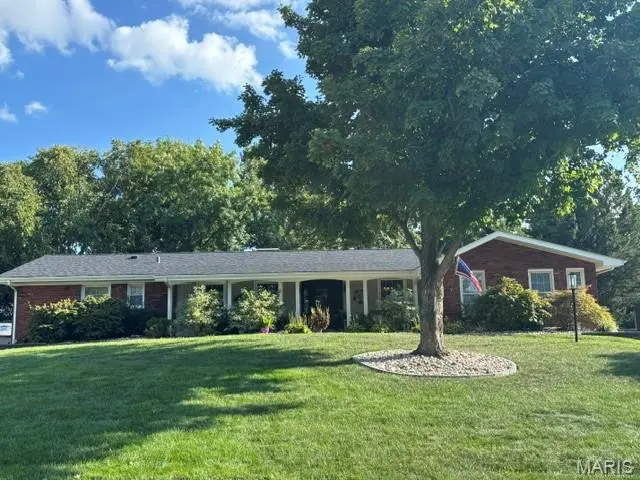 11958 Rocky DR, Creve Coeur, MO 63141