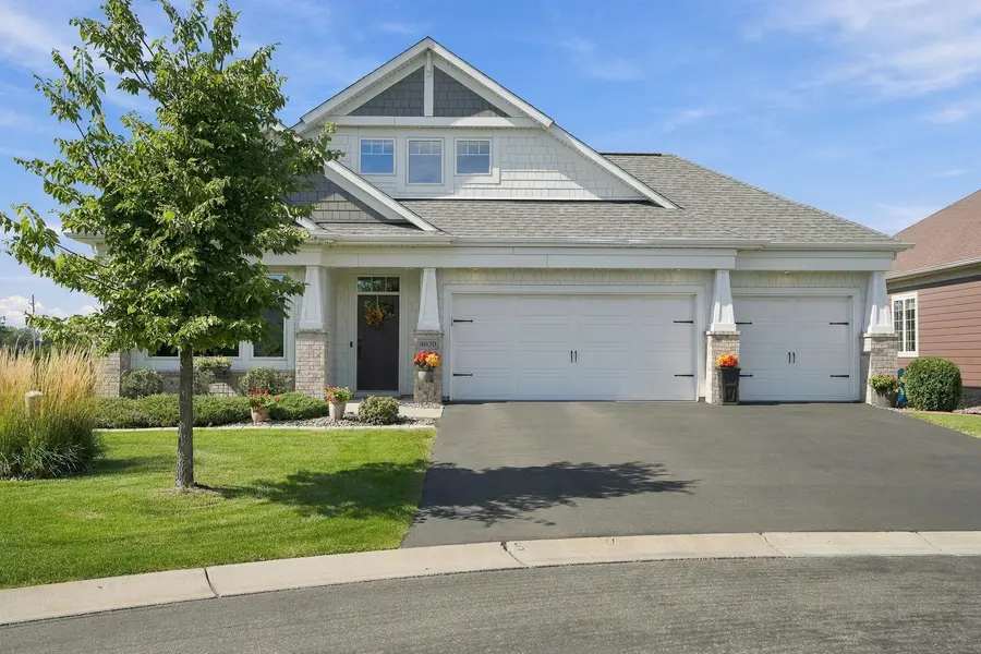 8620 Irving CIR N, Lake Elmo, MN 55042