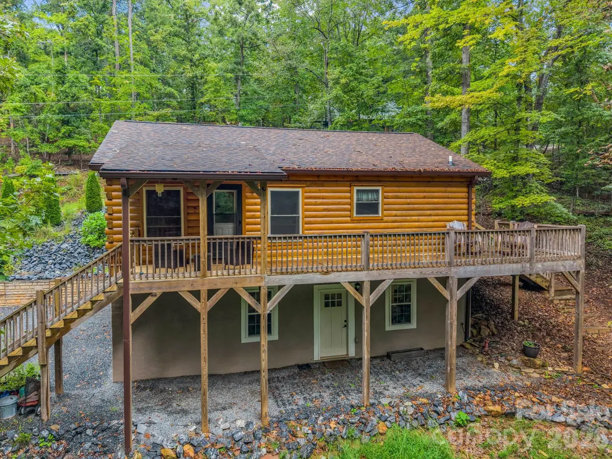 344 Wolf TRL, Lake Lure, NC 28746