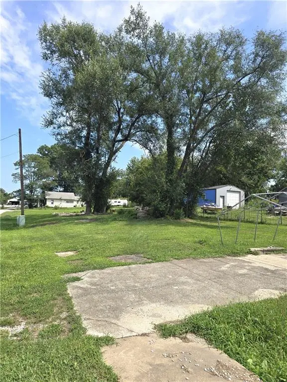 111 N C HWY, Rayville, MO 64084