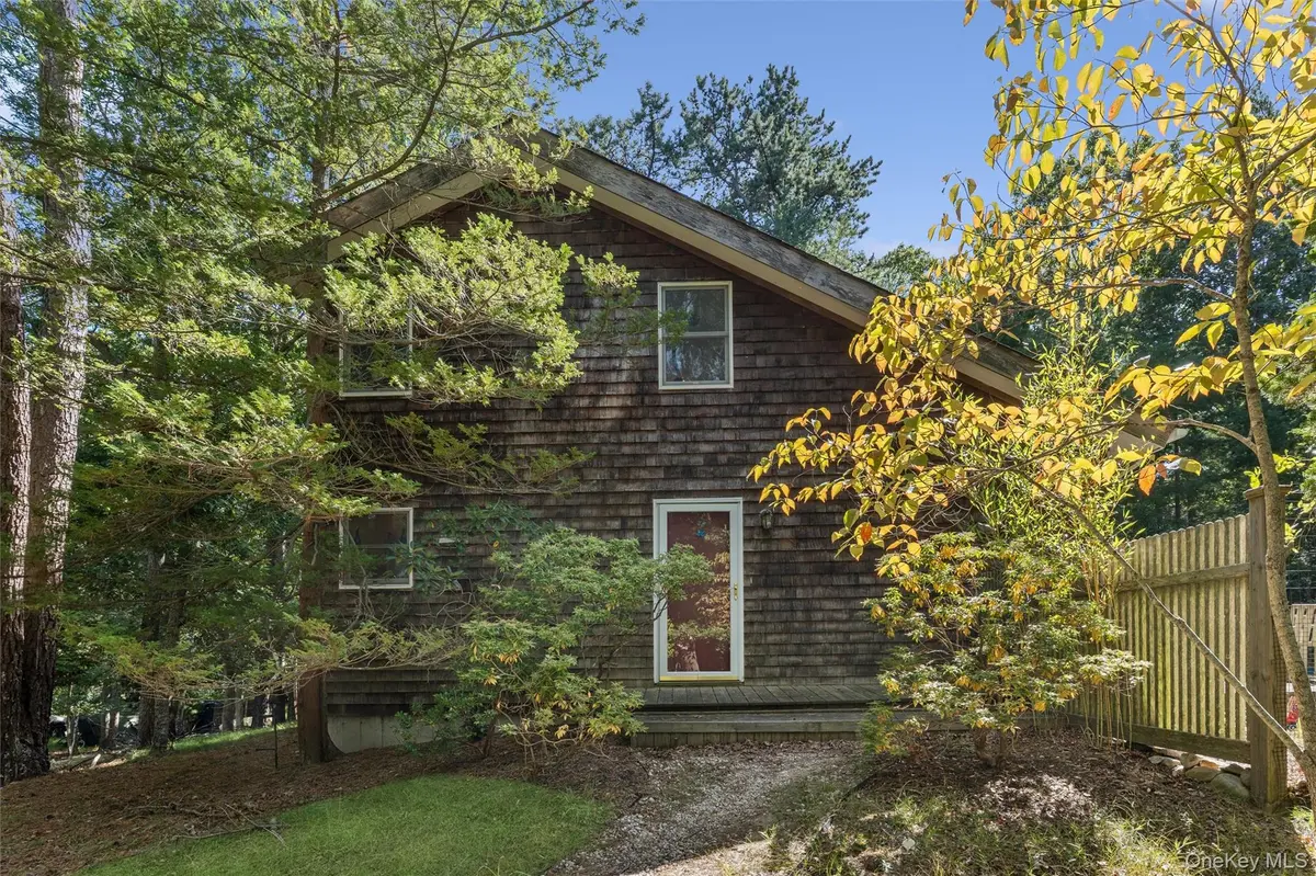 9 Tillinghast PL, East Hampton, NY 11937