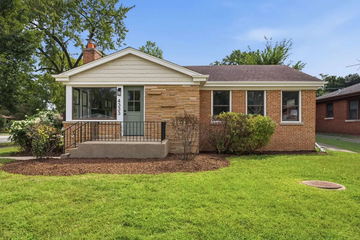 4333 W MAIN ST, Skokie, IL 60076