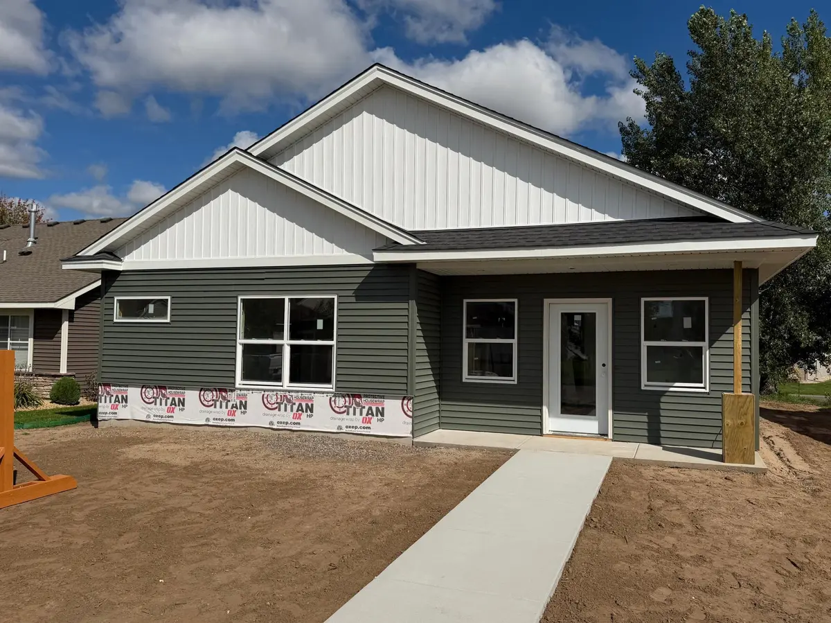 2242 8th LN SE, Cambridge, MN 55008