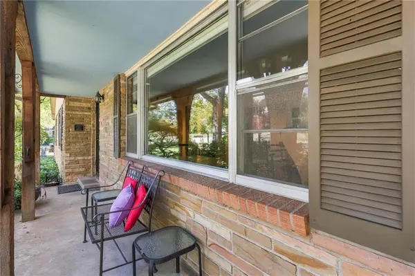 617 Brush Creek BLVD, Kansas City, MO 64110
