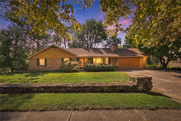 617 Brush Creek BLVD, Kansas City, MO 64110