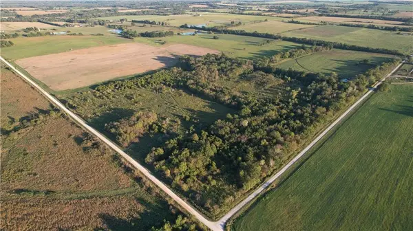 890 NW 100th RD, Liberal, MO 64762