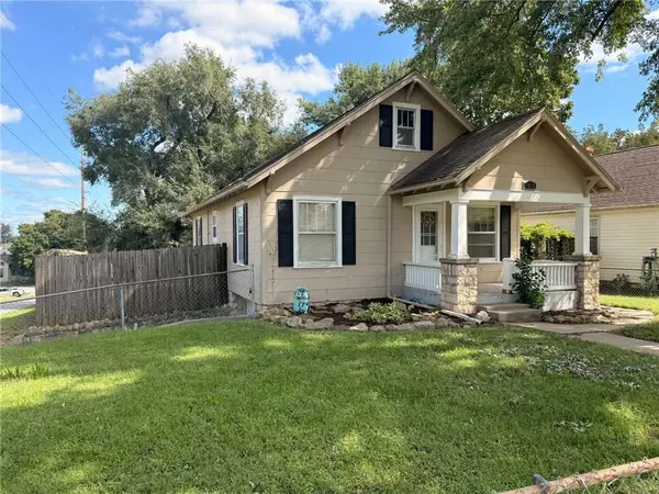 1012 N 8th ST, Leavenworth, KS 66048