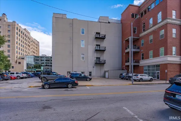 300 Main ST #1-D2, Evansville, IN 47708