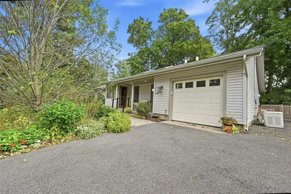 68 Woodland RD, Miller Place, NY 11764