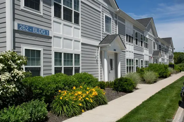 262 Indian Head RD #107, Kings Park, NY 11754