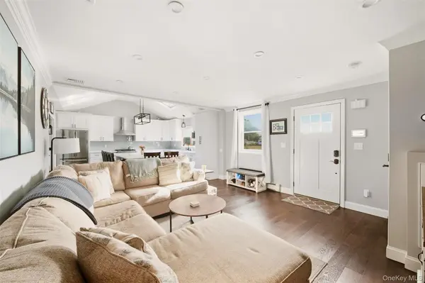 188 S Strong AVE, Lindenhurst, NY 11757