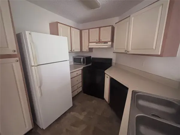 2564 GRASSY POINT DR #104, Lake Mary, FL 32746