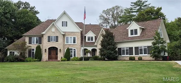 2457 Town And Country LN, Town And Country, MO 63131
