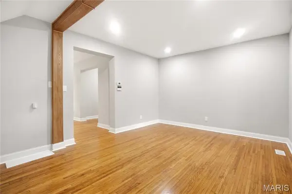 4015 Flad AVE, St Louis, MO 63110