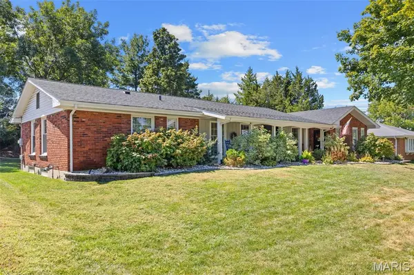 11958 Rocky DR, Creve Coeur, MO 63141