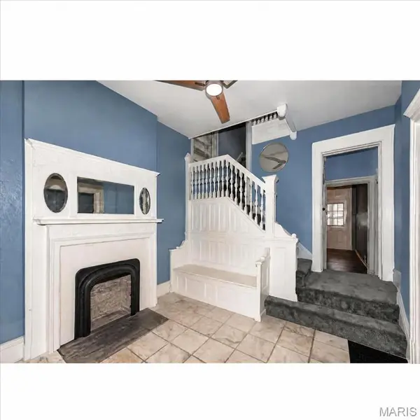 3923 Sullivan AVE, St Louis, MO 63107