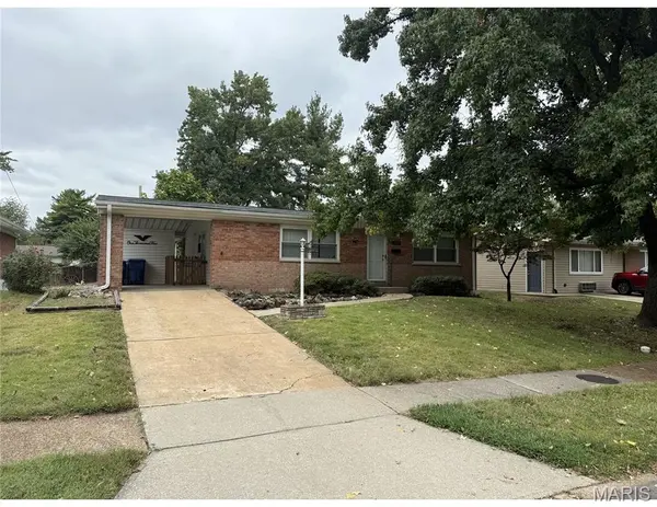 1005 Preakness LN, Florissant, MO 63033