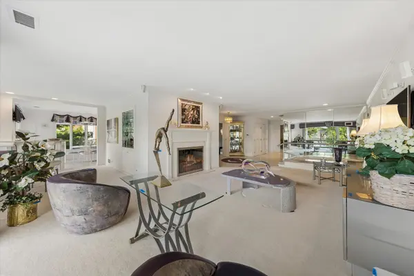 5 Oak Brook Club DR #S304, Oak Brook, IL 60523