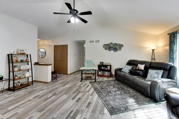646 Tallgrass LN, Lake Villa, IL 60046