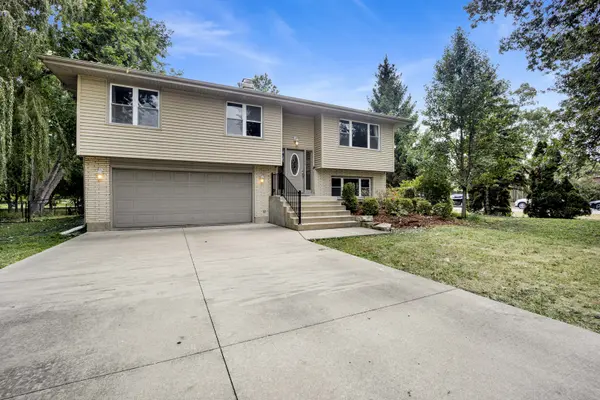 1S705 Eisenhower RD, Oakbrook Terrace, IL 60181