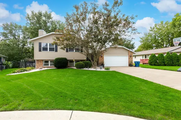 506 47th AVE, East Moline, IL 61244