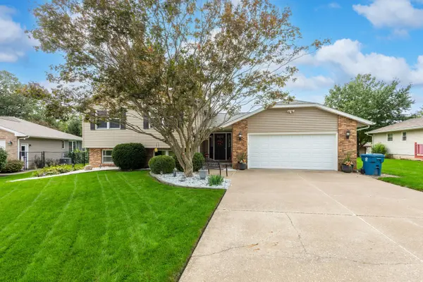 506 47th AVE, East Moline, IL 61244