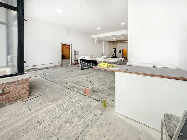 6413 W Irving Park RD, Chicago, IL 60634
