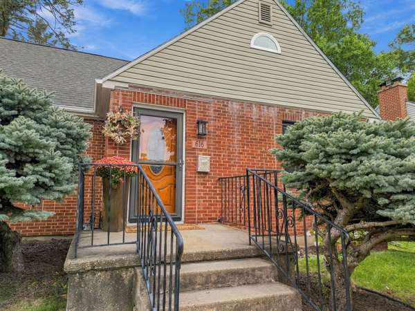 616 W 11th ST, Sterling, IL 61081